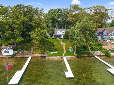 1329 E Northshore