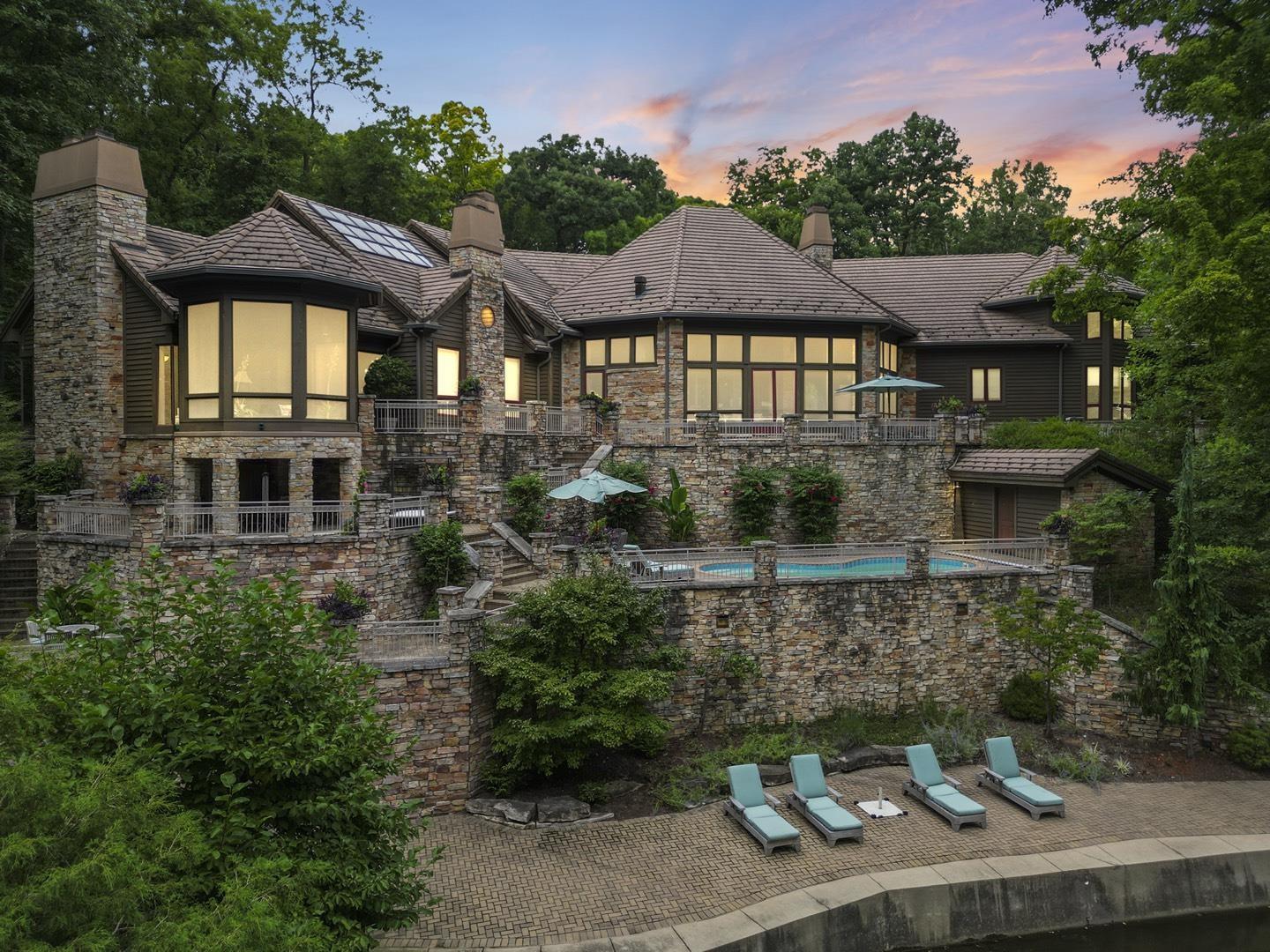 Image 0: Welcome to Luxury Lake Living by Tippy