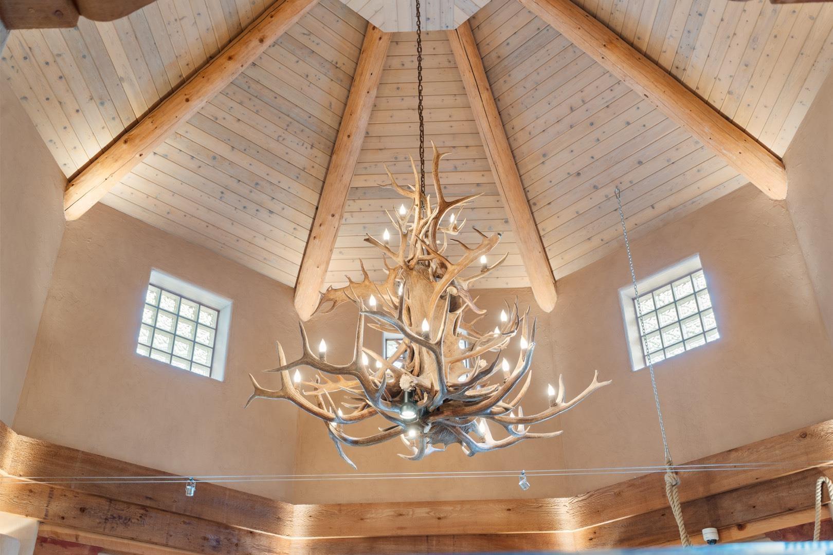 Image 3: Foyer Ceiling