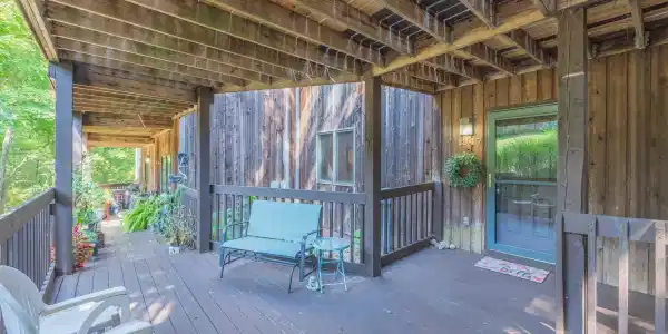 1847 E Eagle Bay