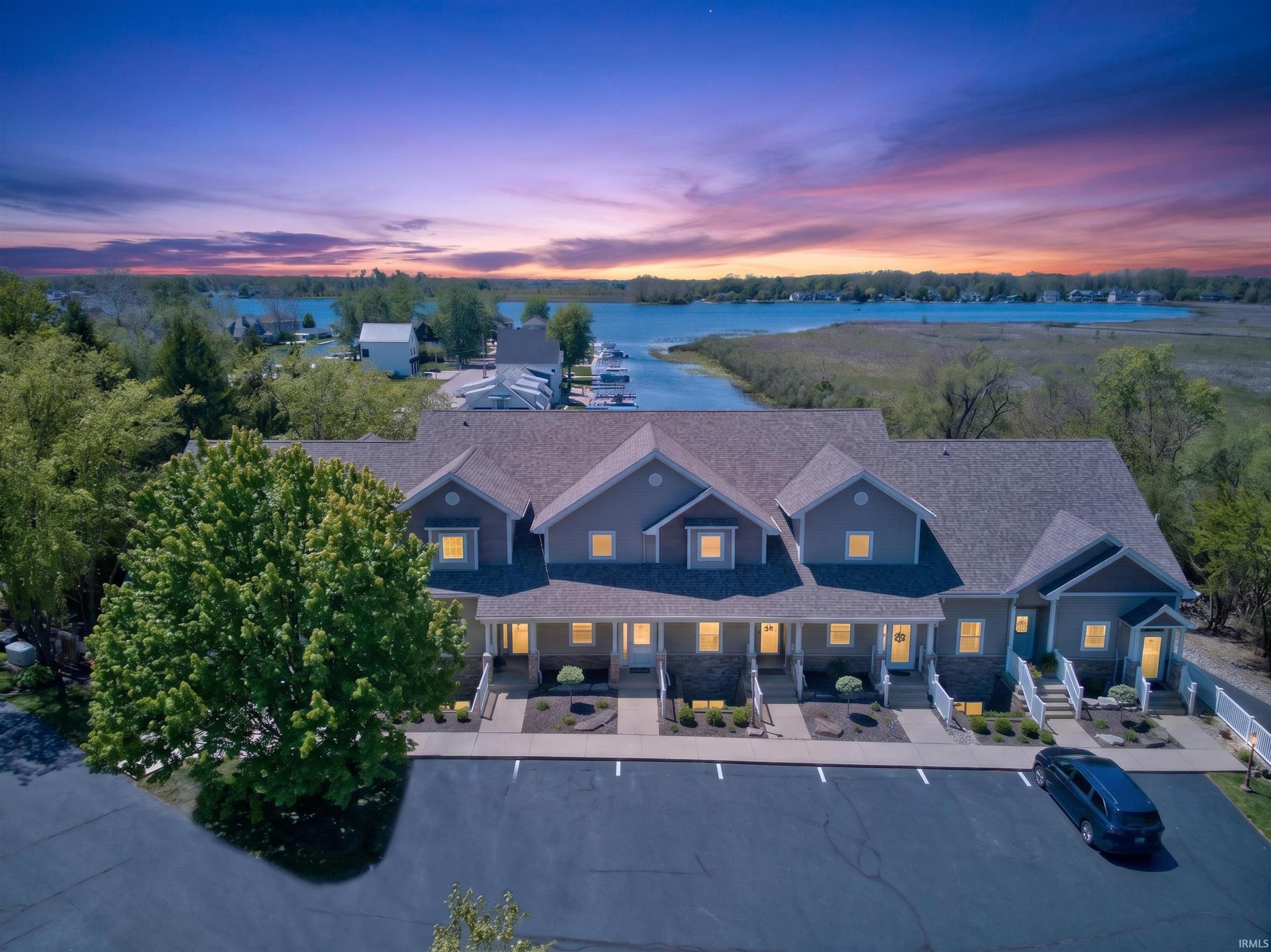 Image 1: Beautiful Sunset Views - Lake Wawasee Kingfisher Condo