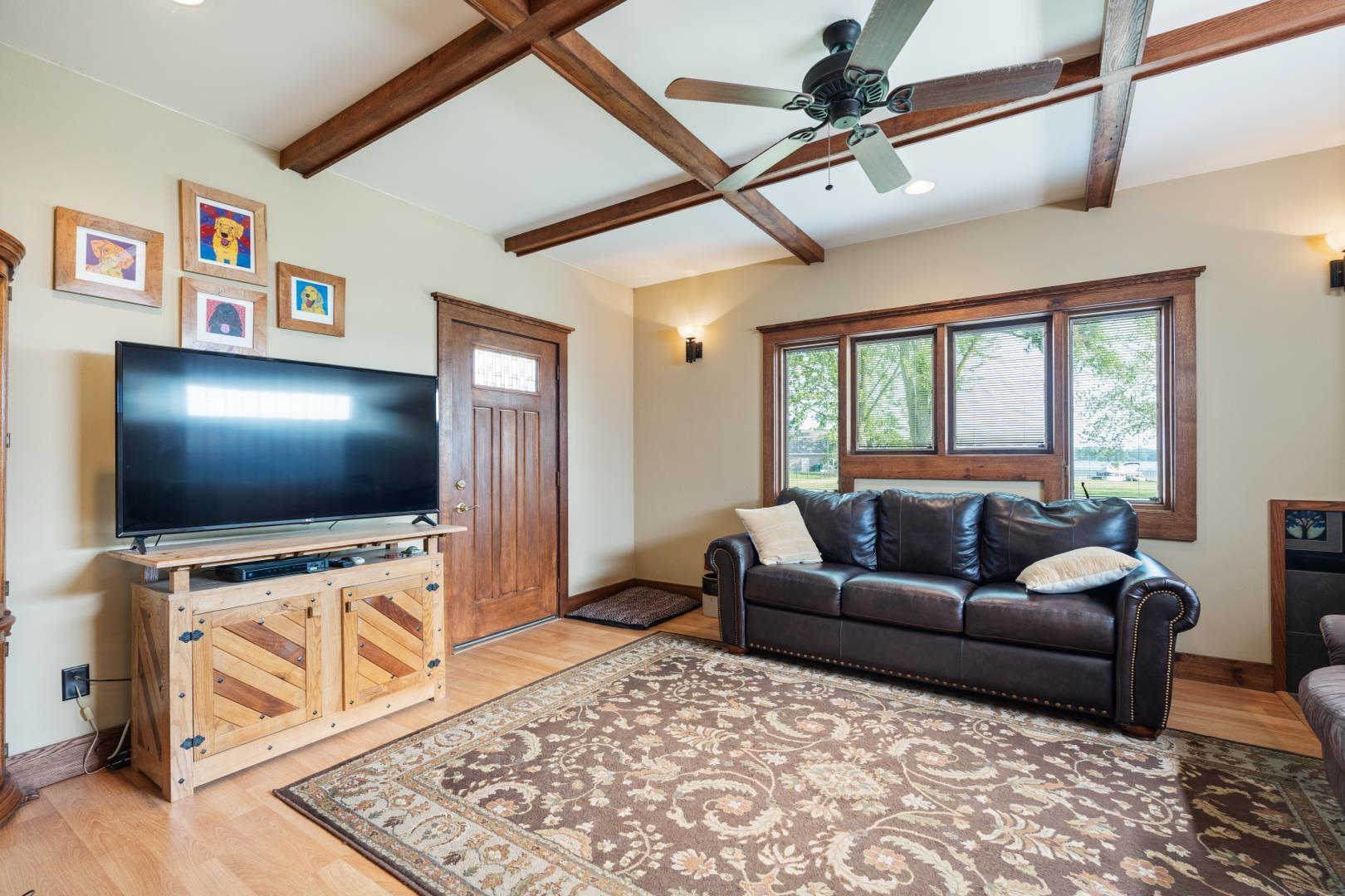 Image 3: 4 Season Room