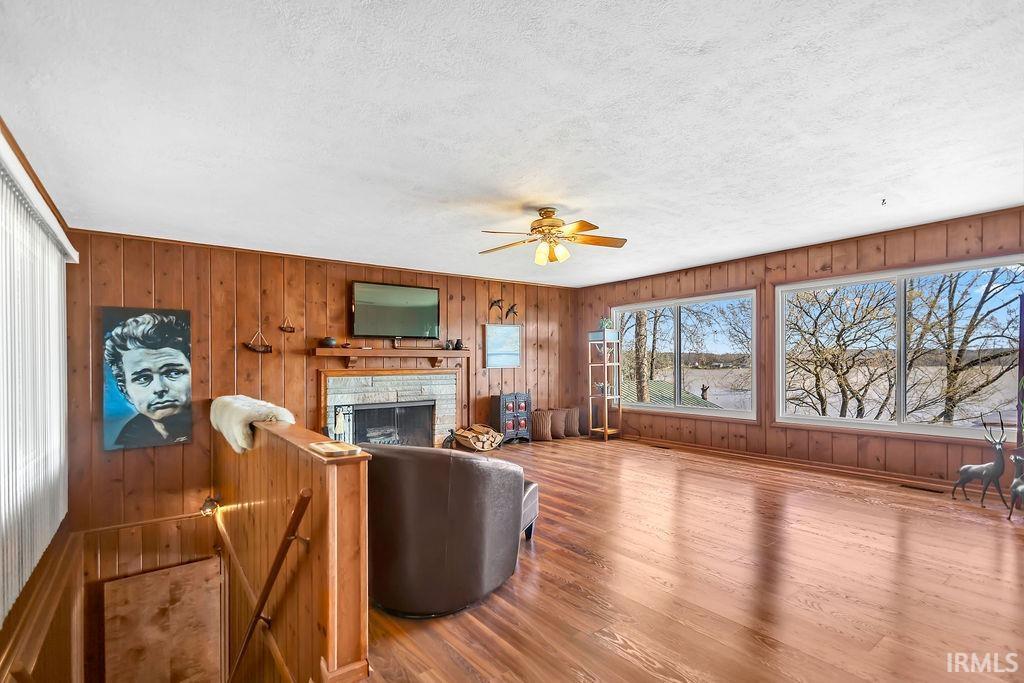 Image 1: Living Room