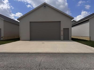 2385 W Orland