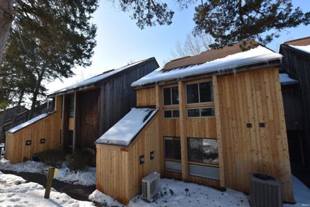 9441 S Pointe Lasalles