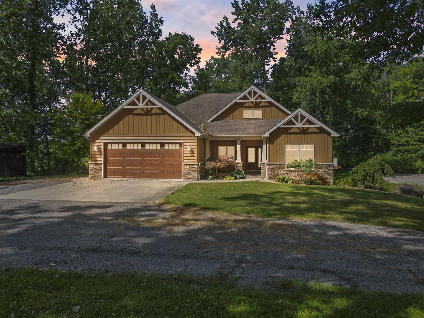 Image 0: Welcome to Luxury at the Lake
