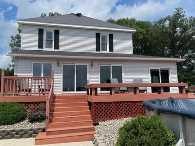 9071 N Shore