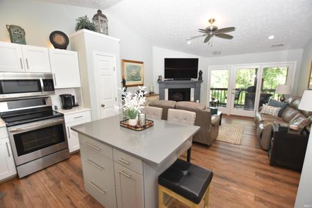 9463 S Pointe Retreat