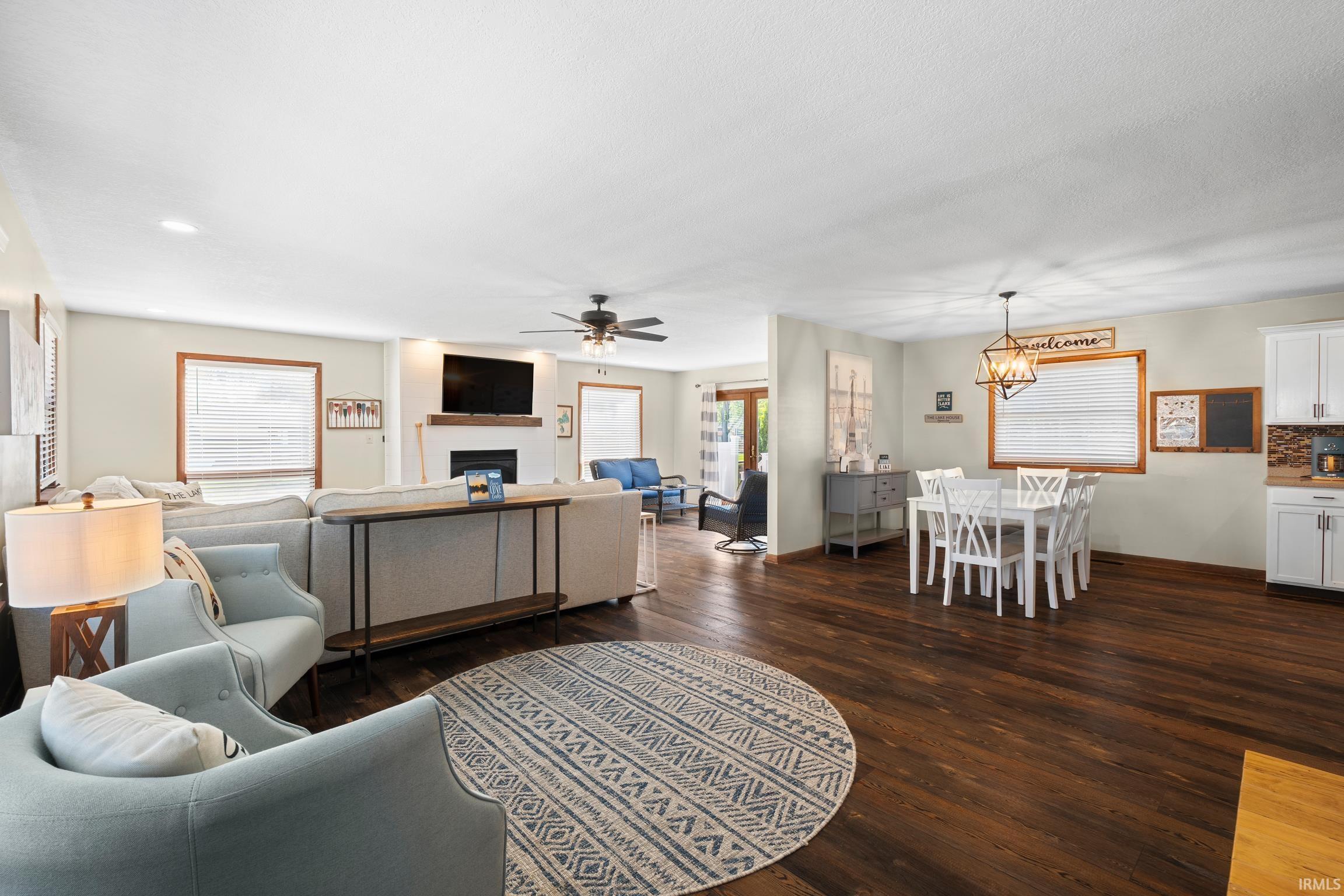 Image 2: Living Room