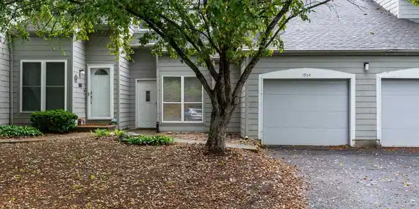 1904 E Bay Pointe