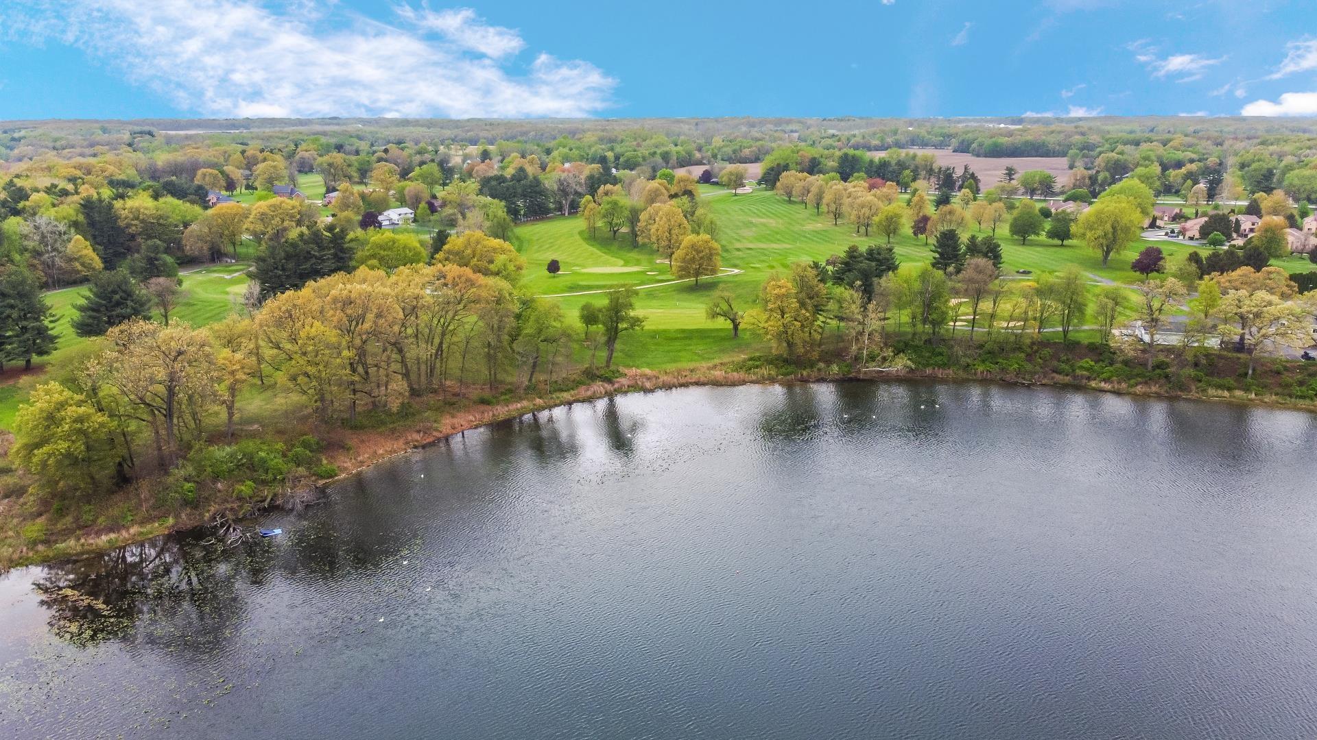 Image 2: Neighborhood golf club with restaurant 18 holes, Pretty Lake Golf Club in neighborhood