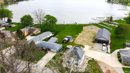 9071 N Shore
