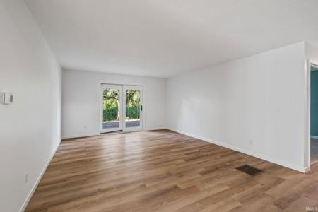 523 Crestlane