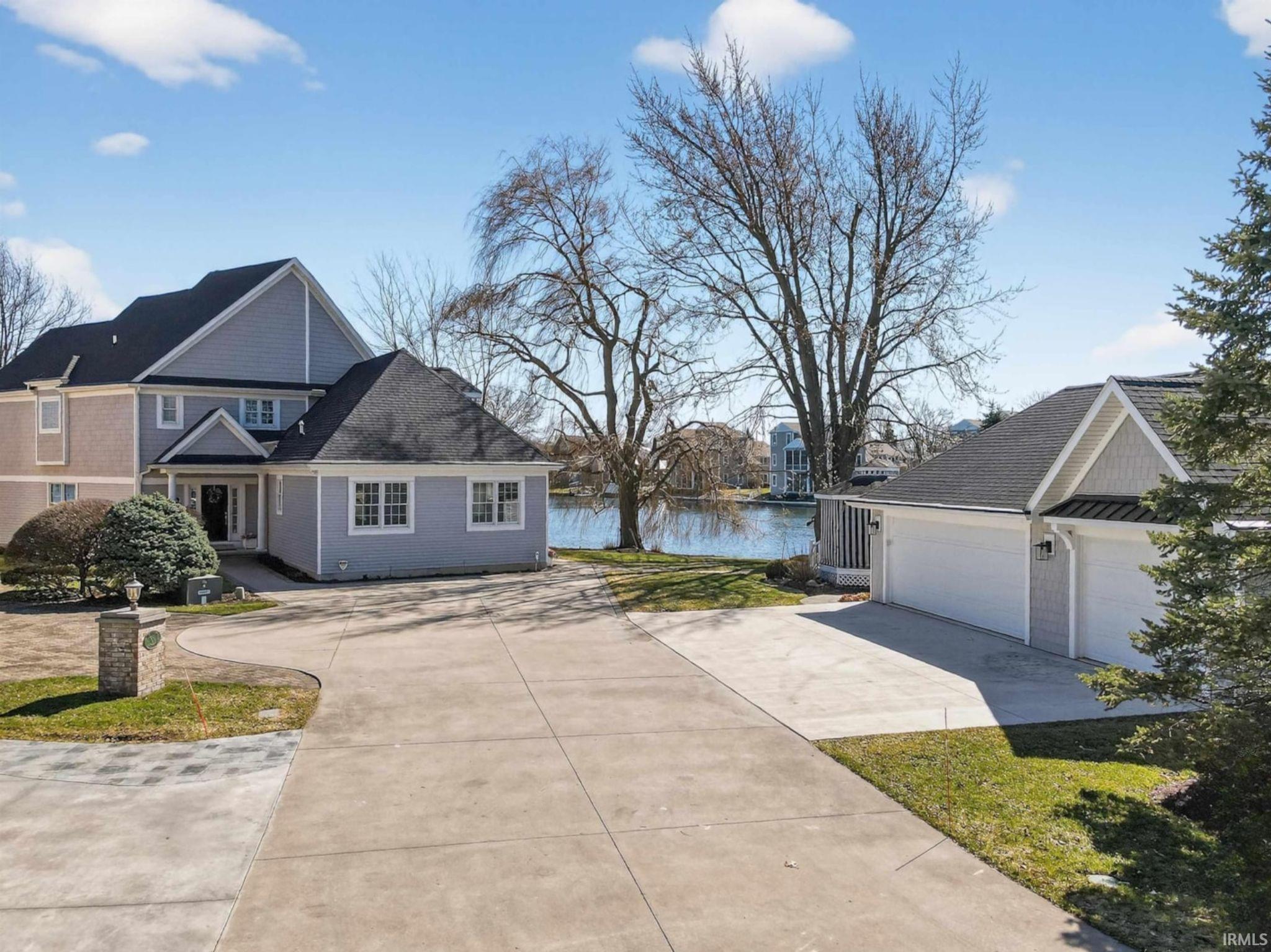 Image 0: Sold turnkey furnished - enjoy lake life today