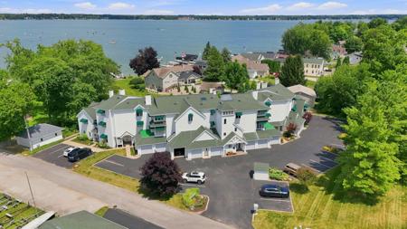 11520 N Lake View