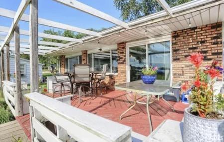 1049 Chapman Lake