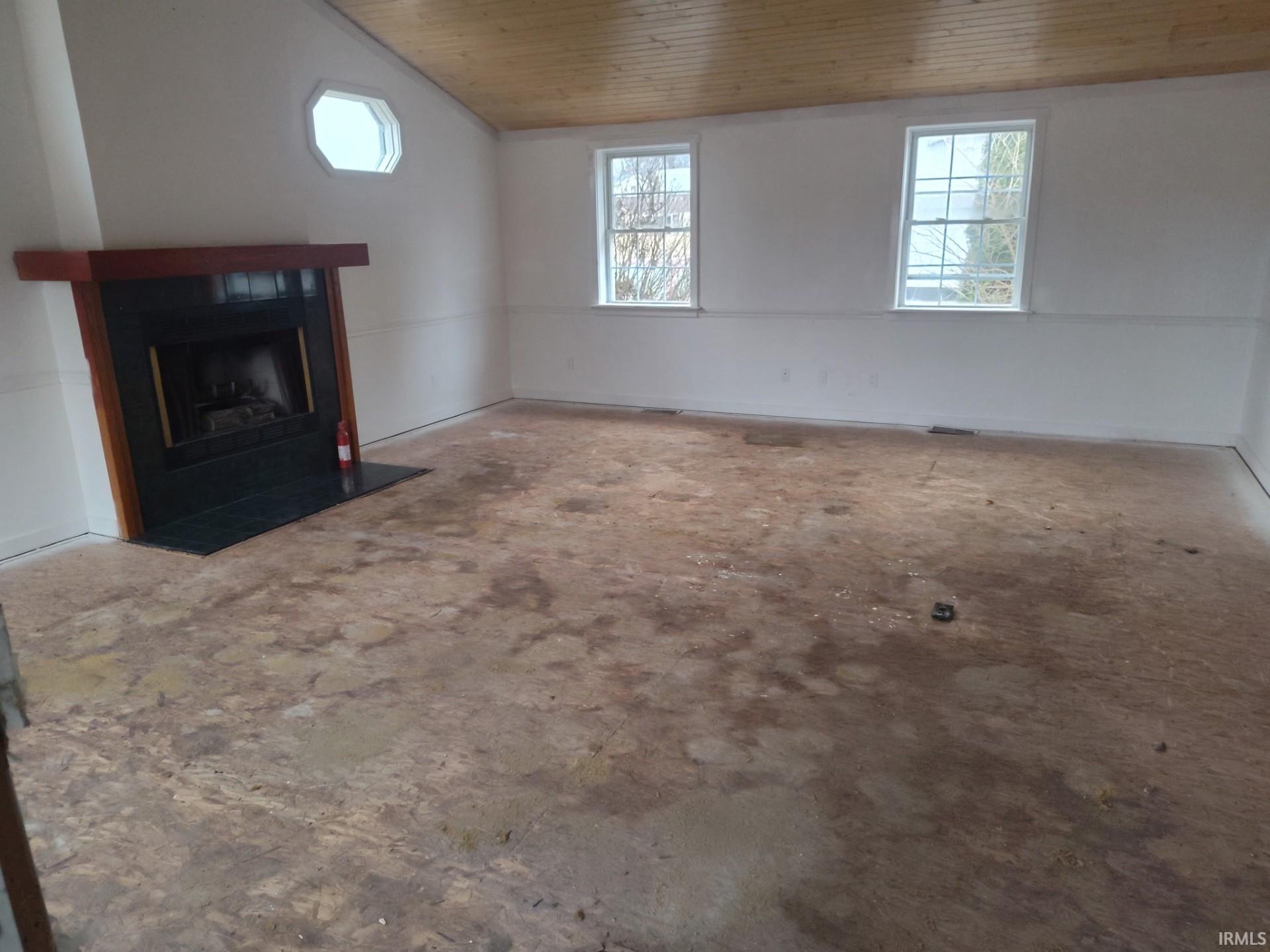 Image 3: Family Room Image 3: Family Room