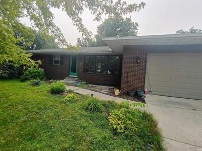 1104 N Hiawatha