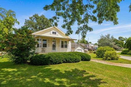 5548 N Willow