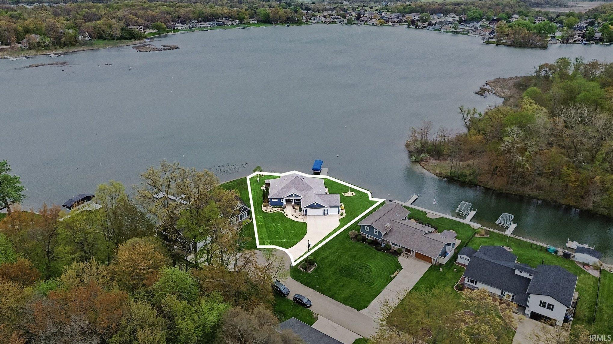 Image 1: Aerial view with approximate lot lines