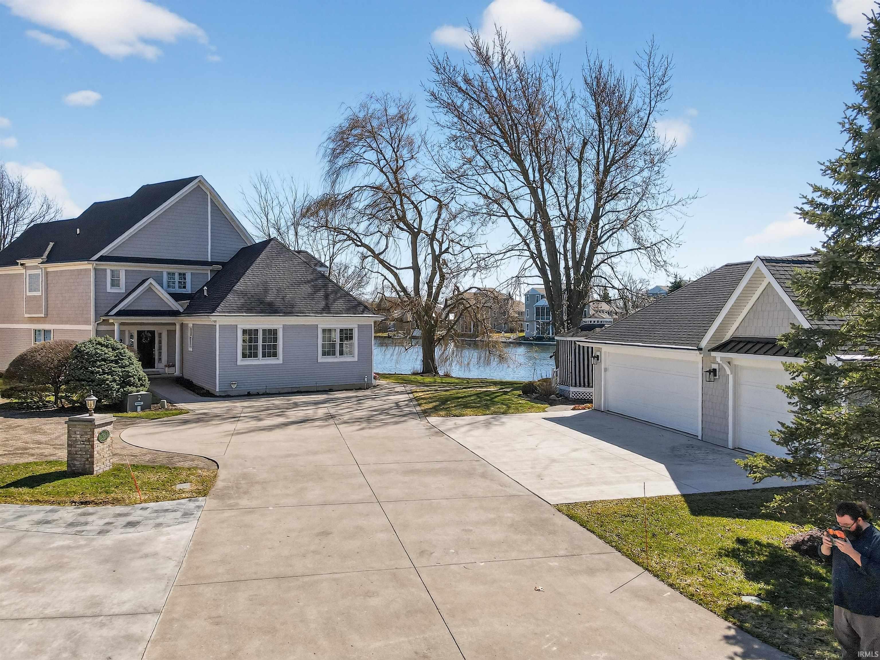 Image 1: Sold turnkey furnished - enjoy lake life today