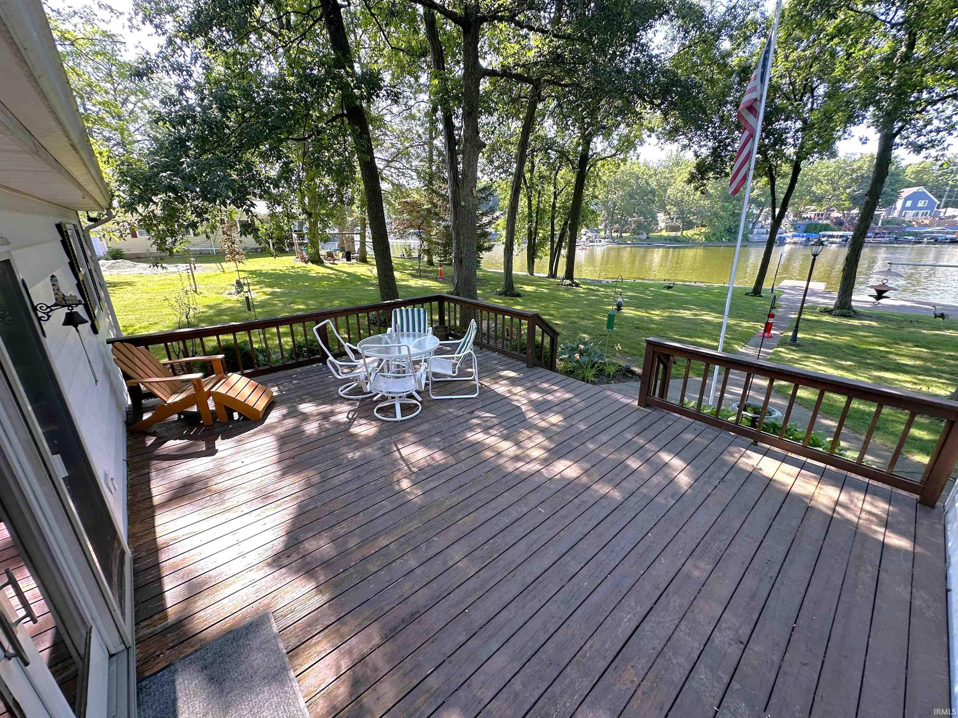 Image 1: 22 x 16 Lakeview Deck