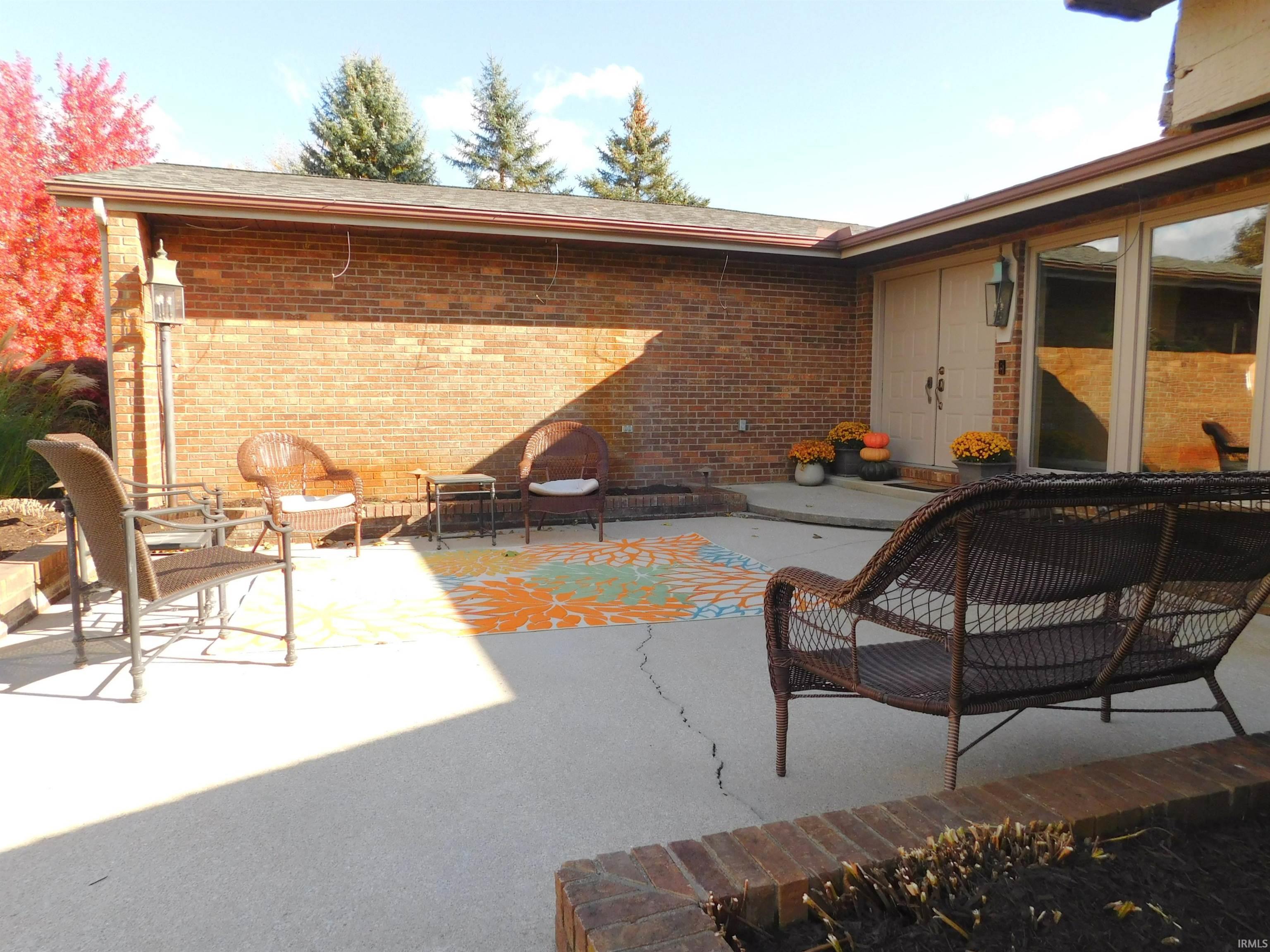 Image 3: Rear Entertaining Patio