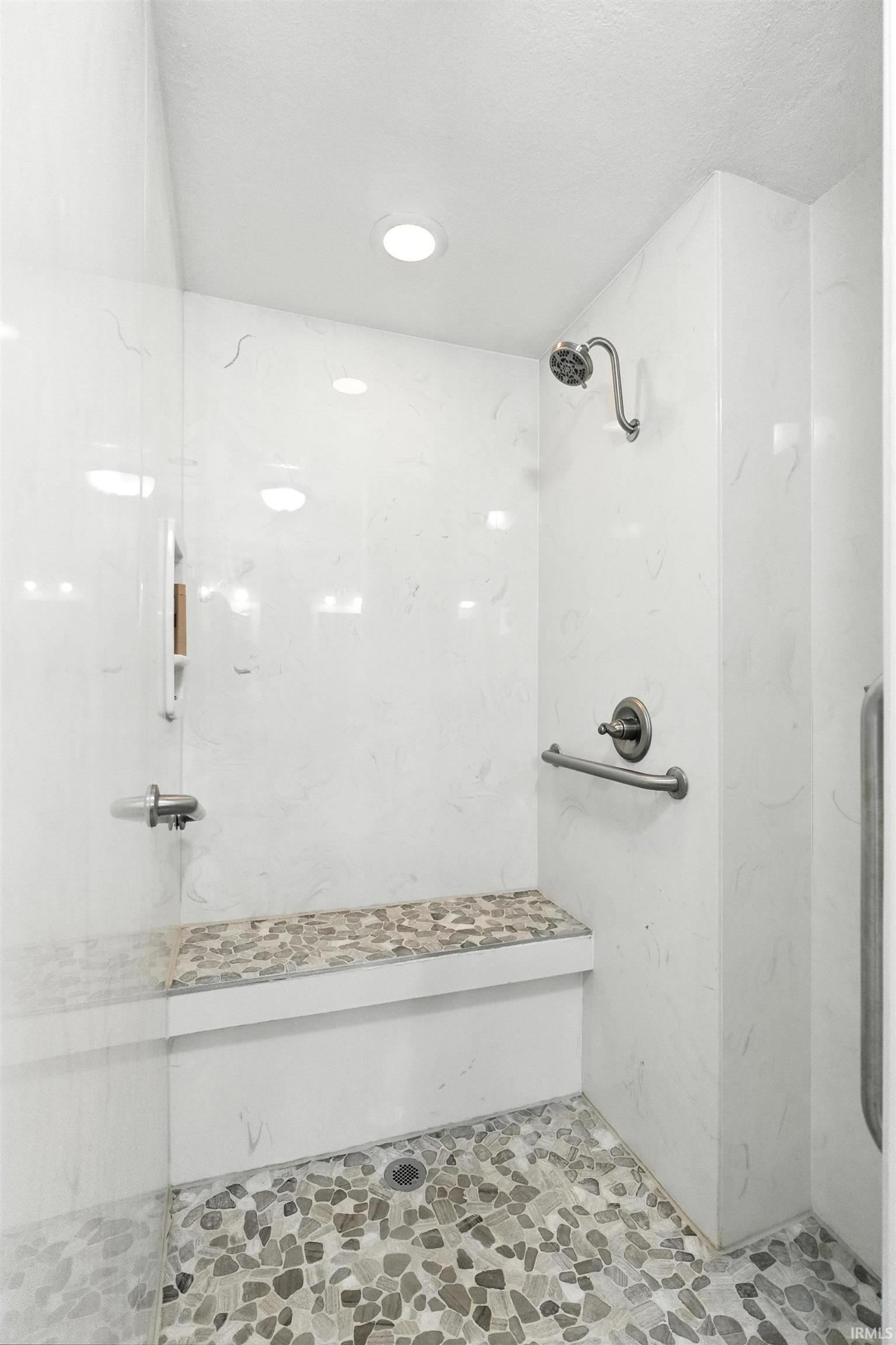 Image 3: Owners Shower