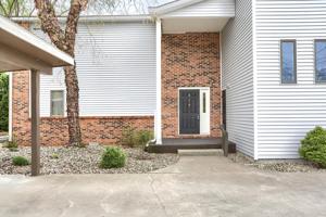 2404 E Winona