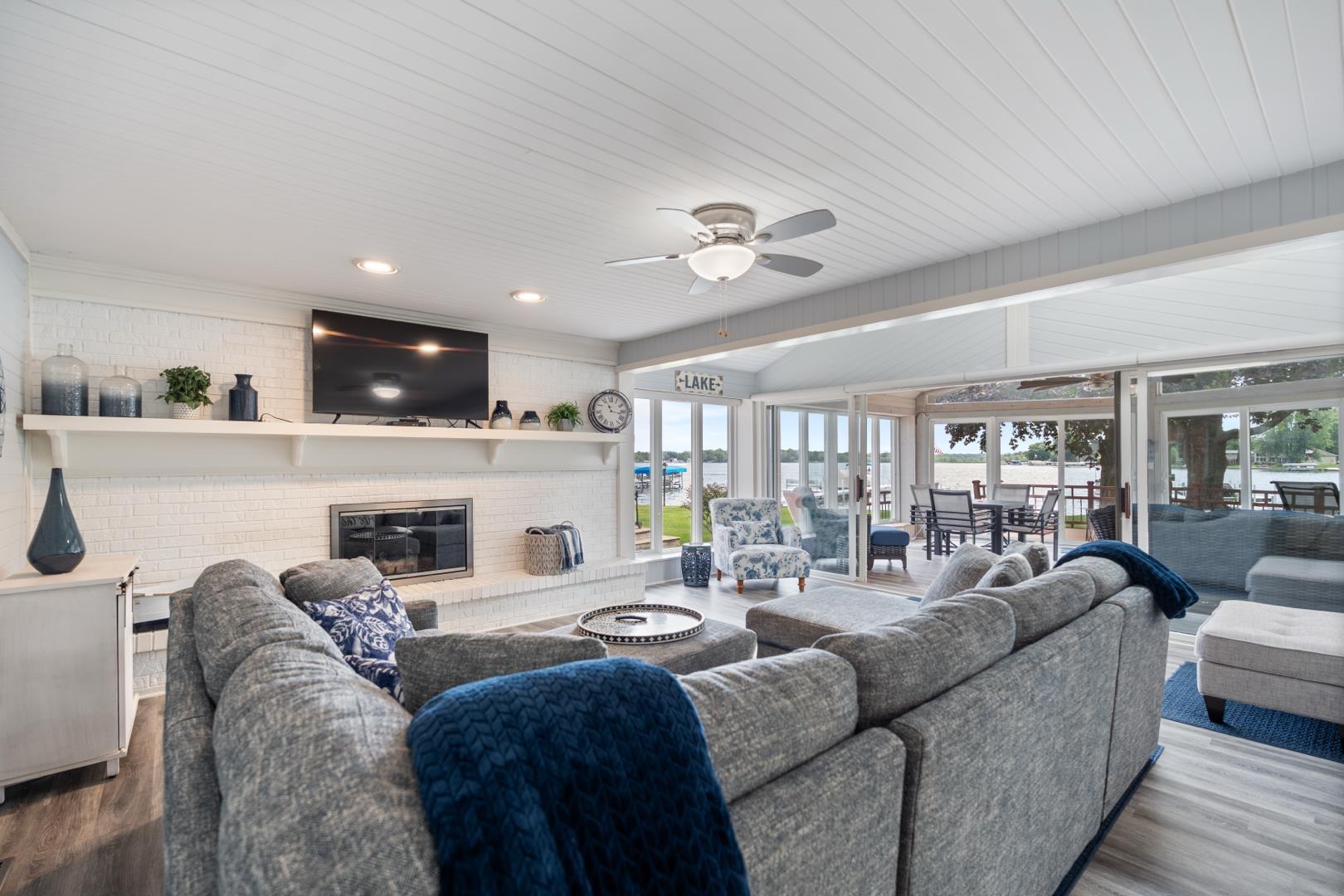 Image 3: Great Room/Living Room