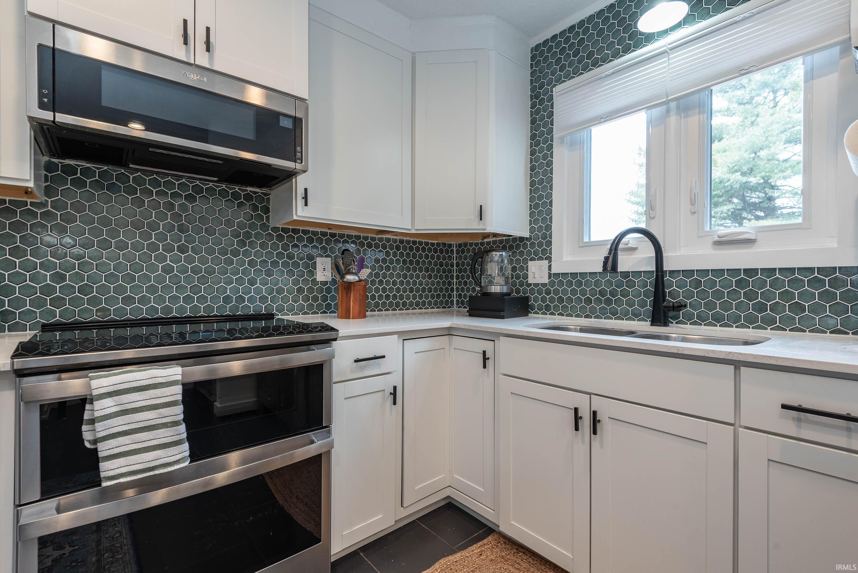 Image 3: Kitchen featuring stainless steel appliances., Kitchen