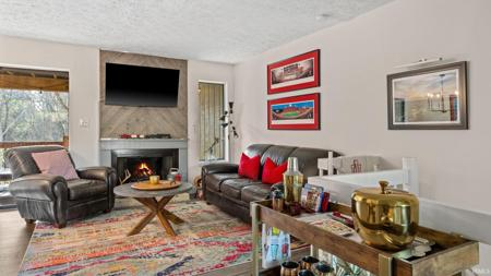 9006 Pointe Ridge