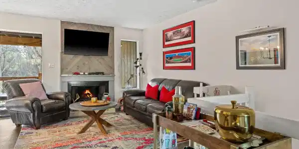 9006 Pointe Ridge