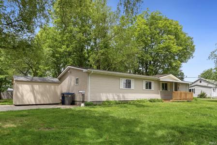 1047 E Smith