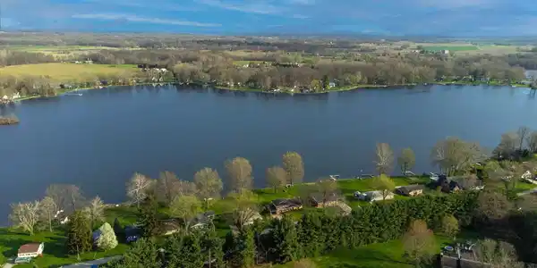Image 3: Bird's eye view of a nearby body of water, Aerial View Image 3: Bird's eye view of a nearby body of water, Aerial View