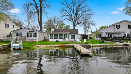 3938 W Lakeshore