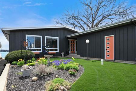1043 E Northshore