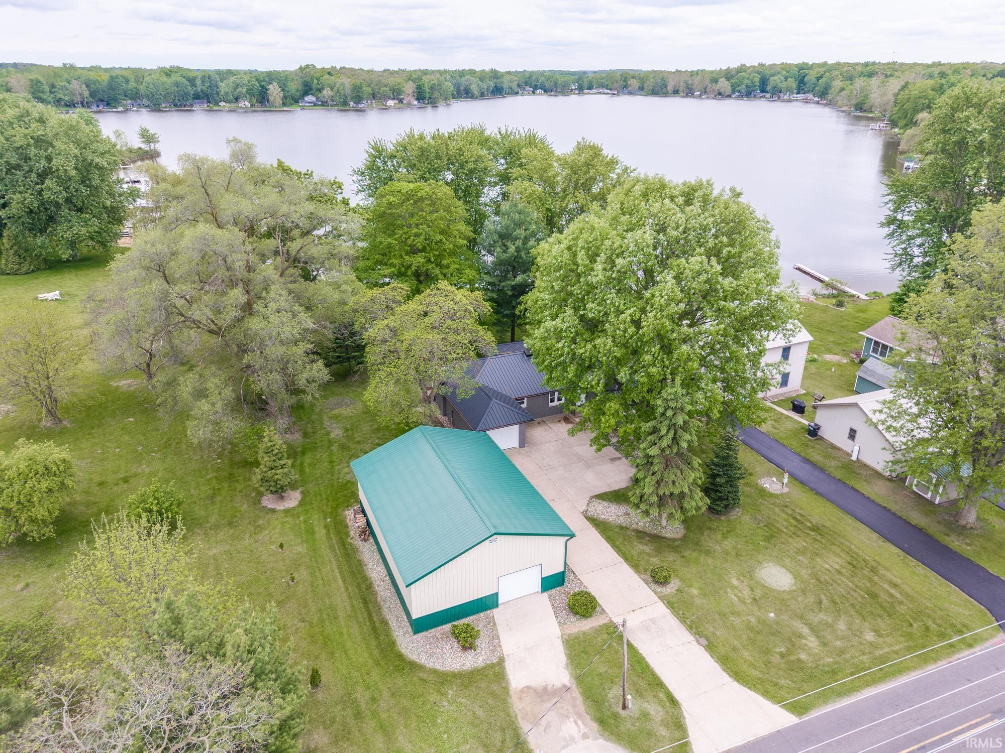 Image 2: Lakefront home on .68 acre lot 120 ft lakefront Fish/Royer lakes turn key home with a 30x40 pole bui