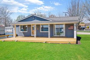 8211 E Sunrise