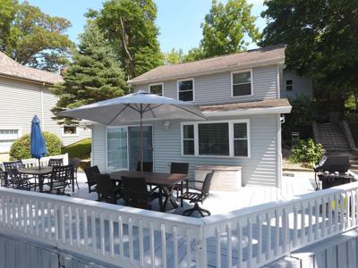 4676 N Reuben