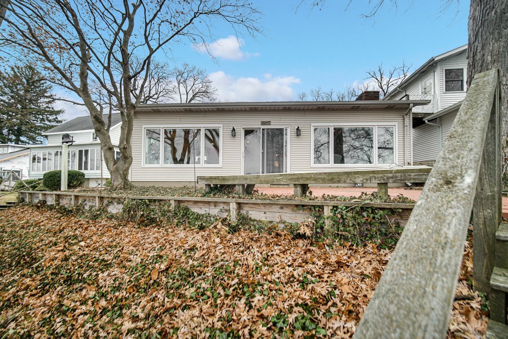 Image 3: View from the lake, Front Of Structure