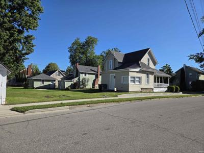 301 N LAKE ST