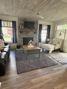 6110 N Lakeshore