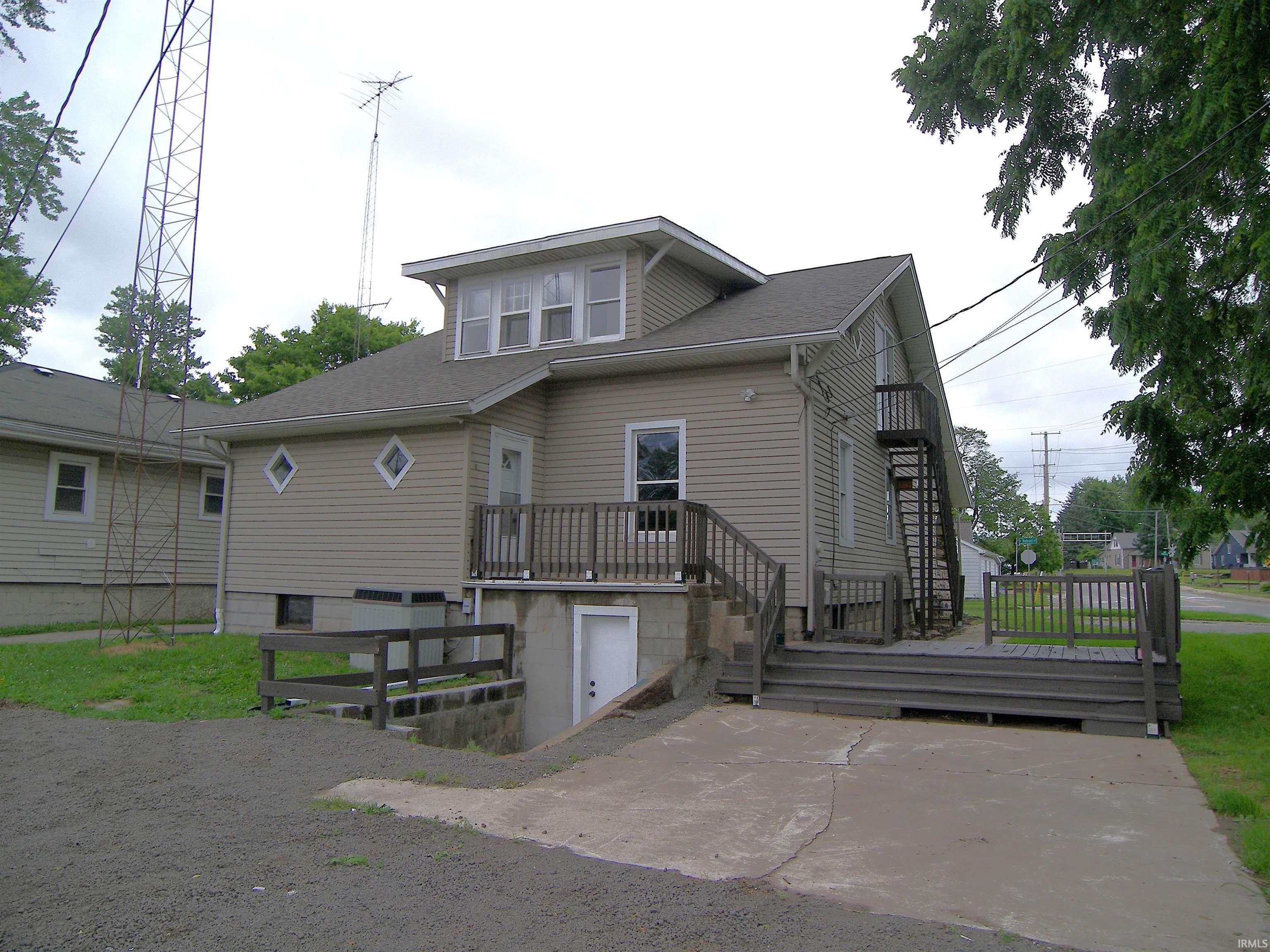 Image 3: Rear SW angle