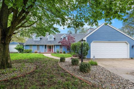 5259 E Willow