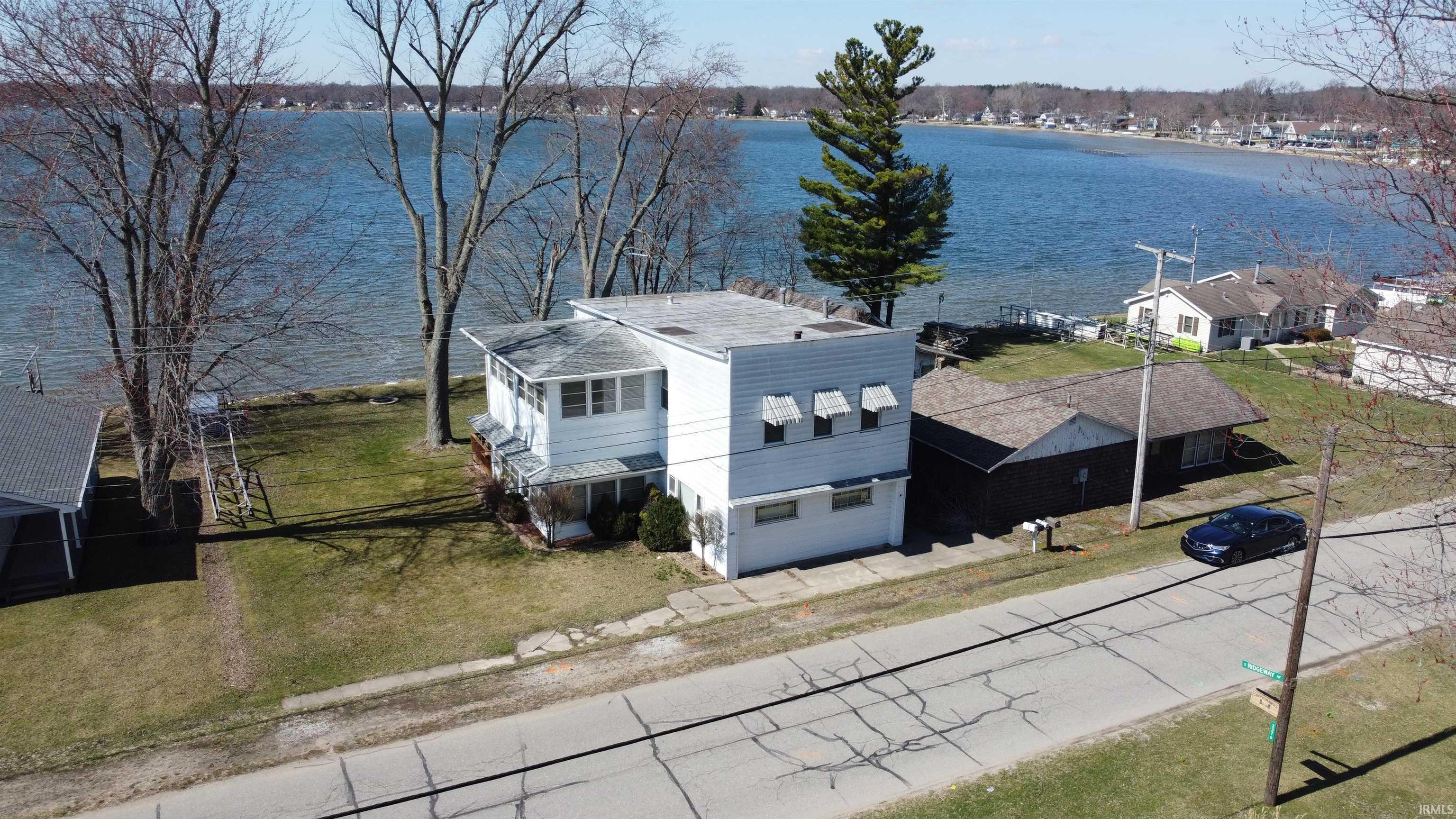 Image 0: Bird's eye view of a large body of water, Aerial View Image 0: Bird's eye view of a large body of water, Aerial View