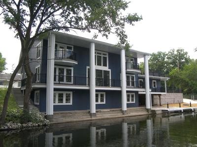 2906 E Armstrong