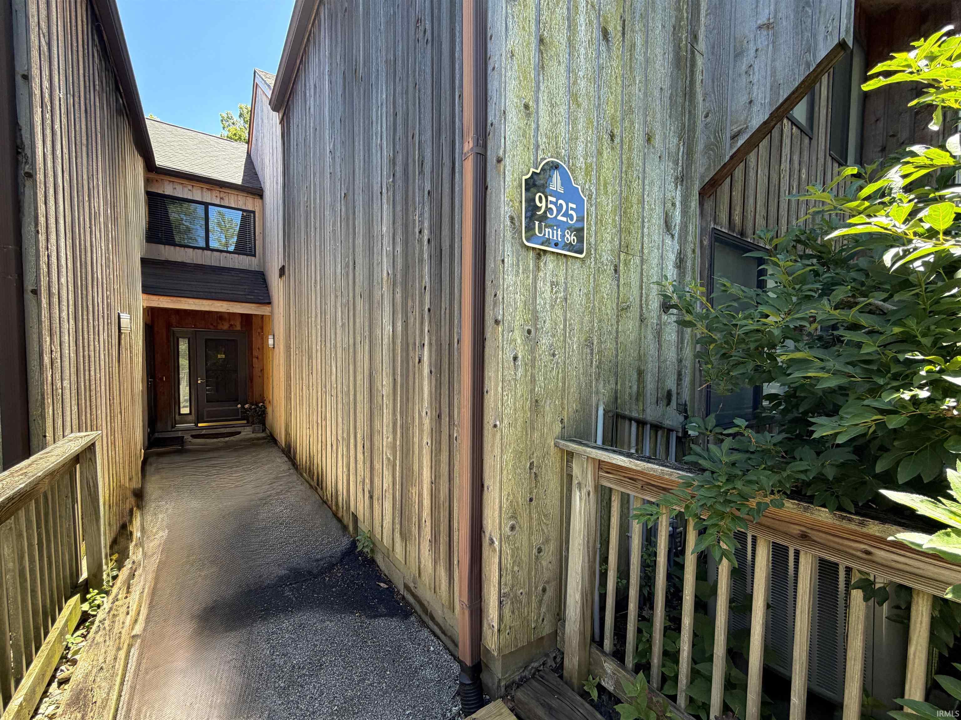 Image 1: Exterior entry, Entry Image 1: Exterior entry, Entry