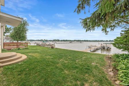 3717 Lakeshore