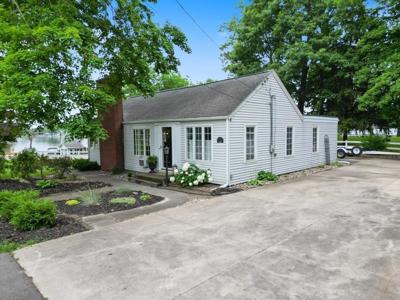 648 N Center